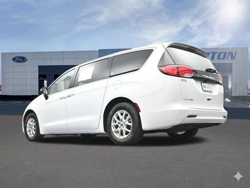 Used 2022 Chrysler Voyager LX FWD image 43