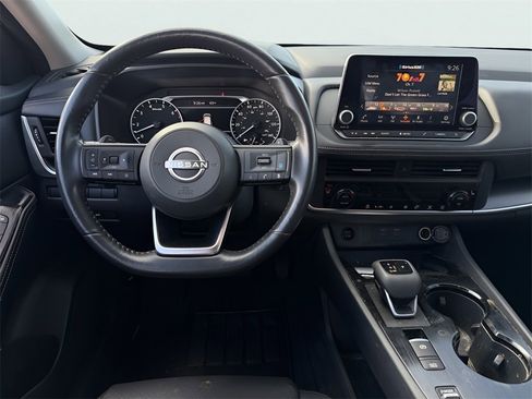 Used 2024 Nissan Rogue SV w/ SV Premium Package image 17