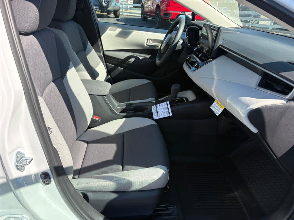 Used 2027 Toyota Corolla LE FWD image 6