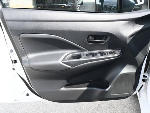 Used 2023 Nissan Versa S FWD image 8
