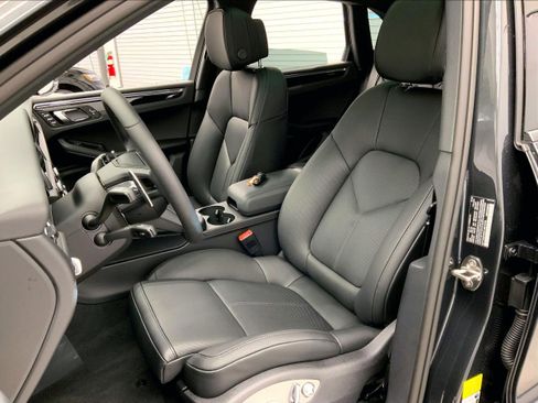 New 2026 Porsche Macan image 5