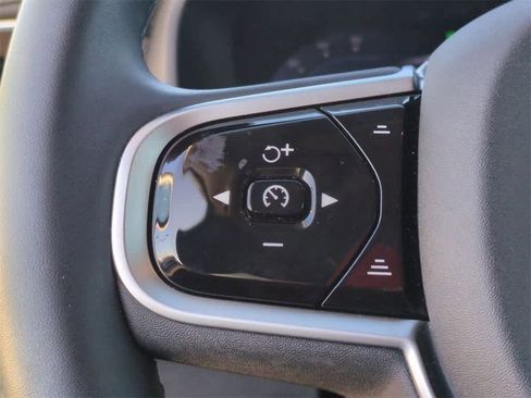 New 2025 Volvo XC90 B5 Core w/ Protection Package Premier image 16