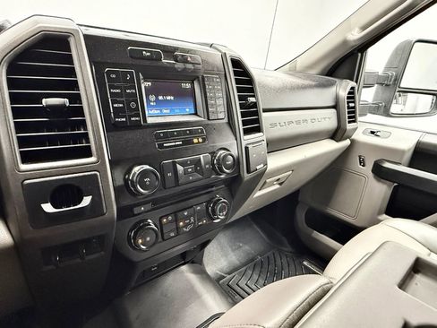 Used 2019 Ford F250 XL w/ Power Equipment Group RWD image 13