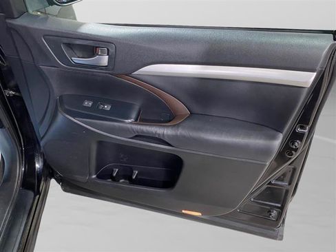 Used 2015 Toyota Highlander XLE image 33