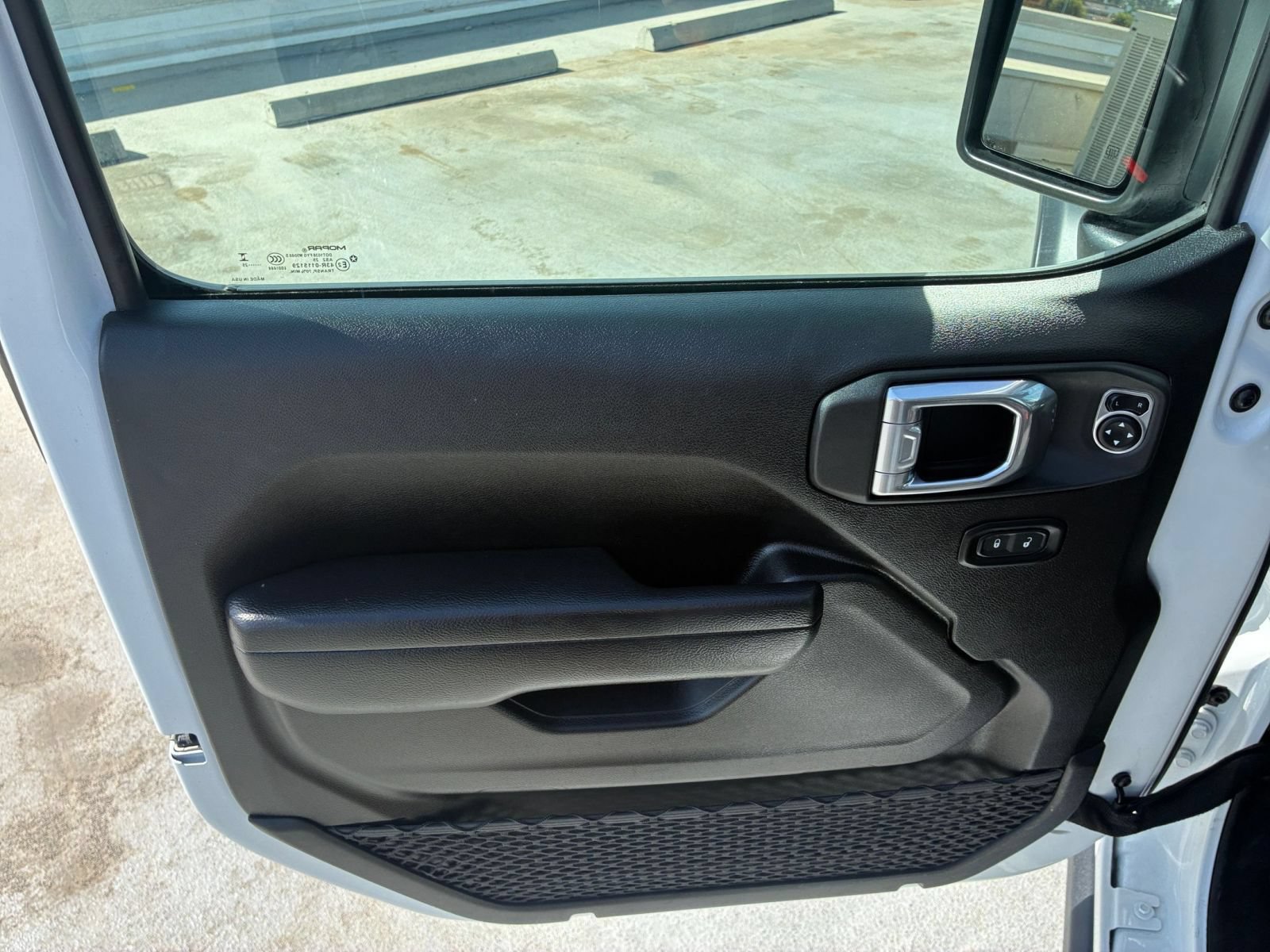Used 2025 Jeep Wrangler Unlimited Rubicon AWD/4WD image 18