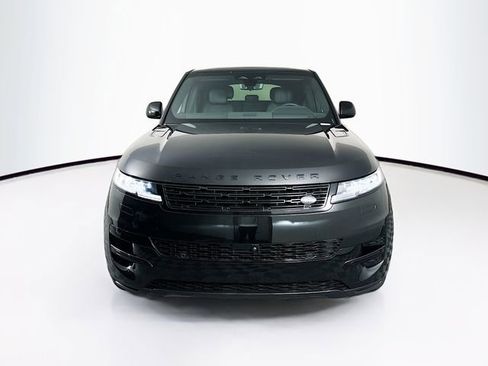 Used 2025 Land Rover Range Rover Sport SE image 2