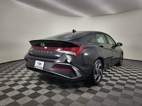 Certified 2025 Hyundai Elantra SEL FWD image 5