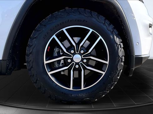 Used 2020 Jeep Grand Cherokee Trailhawk w/ Trailhawk Luxury Group AWD/4WD image 34