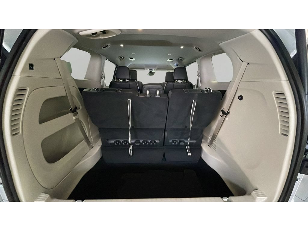Used 2022 Chrysler Pacifica Touring-L FWD image 17