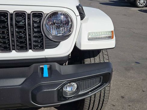 Used 2024 Jeep Wrangler Sport S image 11