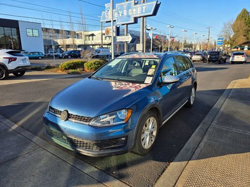 Used 2017 Volkswagen Golf Alltrack S image 2