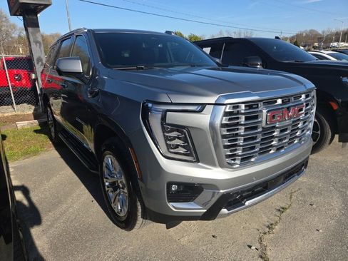 Used 2025 GMC Yukon Denali image 2