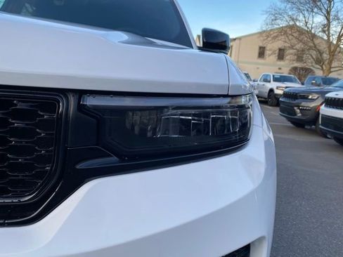 New 2025 Jeep Grand Cherokee Altitude image 12