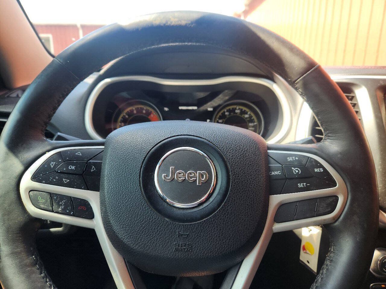 Used 2017 Jeep Cherokee Trailhawk w/ Cold Weather Group AWD/4WD image 18