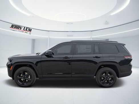New 2026 Jeep Grand Cherokee L Limited w/ Limited Altitude Package RWD image 6