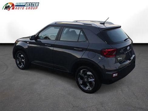 Used 2024 Hyundai Venue SEL image 8