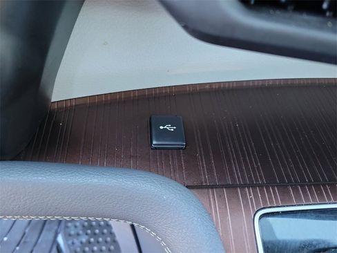 Used 2022 Toyota Sienna XLE image 34