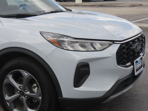 Used 2025 Ford Escape ST-Line FWD image 6