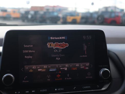 Used 2021 Nissan Rogue SV image 78