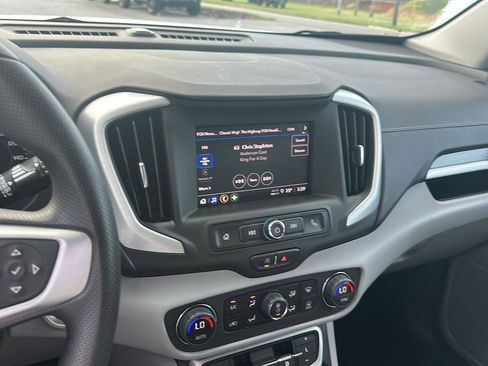 Used 2023 GMC Terrain SLE w/ Driver Convenience Package image 14