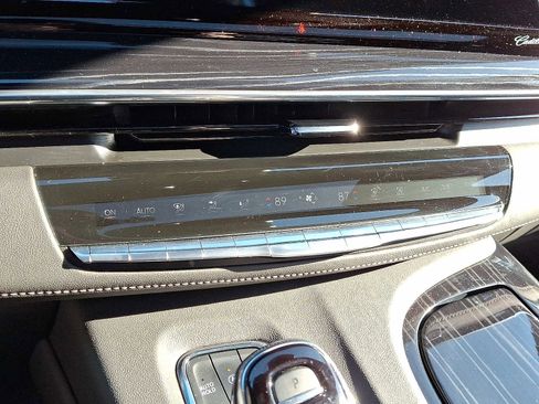 Used 2024 Cadillac Escalade Sport w/ LPO, ONYX Package image 18