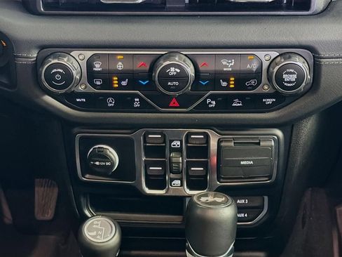 Used 2024 Jeep Wrangler Unlimited Sahara w/ Technology Group AWD/4WD image 16