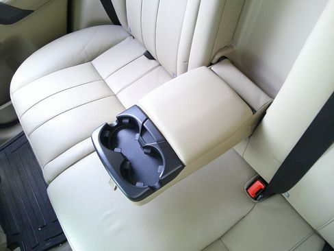 Used 2013 Land Rover LR2 image 39