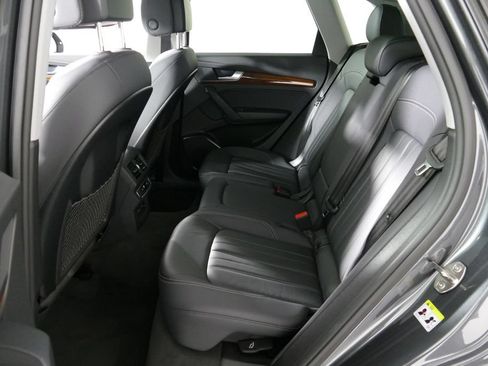 Used 2023 Audi Q5 2.0T Premium w/ Convenience Package AWD/4WD image 29
