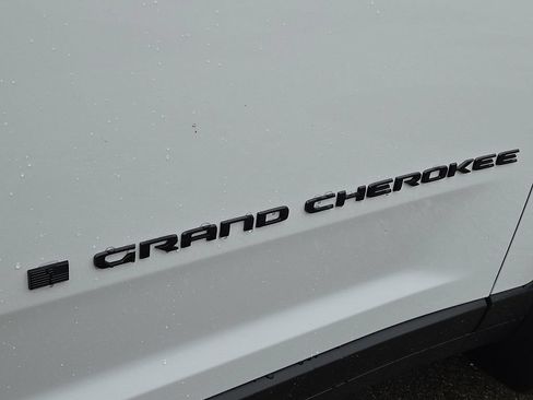 New 2026 Jeep Grand Cherokee Altitude AWD/4WD image 5