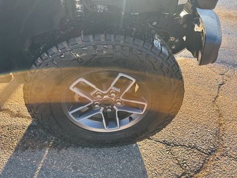 Used 2024 Jeep Gladiator Mojave image 9