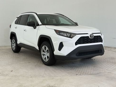 Used 2021 Toyota RAV4 LE FWD image 7