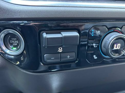 Used 2022 Chevrolet Silverado 1500 LTZ w/ LTZ Premium Package AWD/4WD image 39