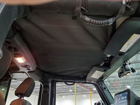 Used 2016 Jeep Wrangler Unlimited Sahara w/ Connectivity Group image 16