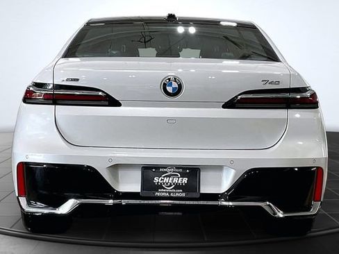 Used 2024 BMW 740i xDrive w/ Premium Package AWD/4WD image 4