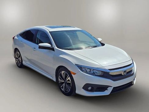 Used 2017 Honda Civic EX-T image 3