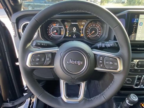 New 2026 Jeep Wrangler Unlimited Sahara AWD/4WD image 18