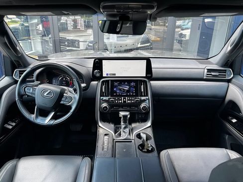 Used 2022 Lexus LX 600 4WD w/ Accessory Package (Z1) image 11