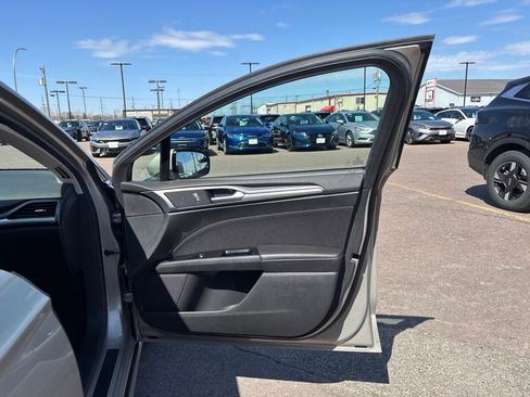 Used 2015 Ford Fusion SE FWD image 32