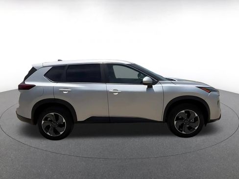 Used 2025 Nissan Rogue SV FWD image 16