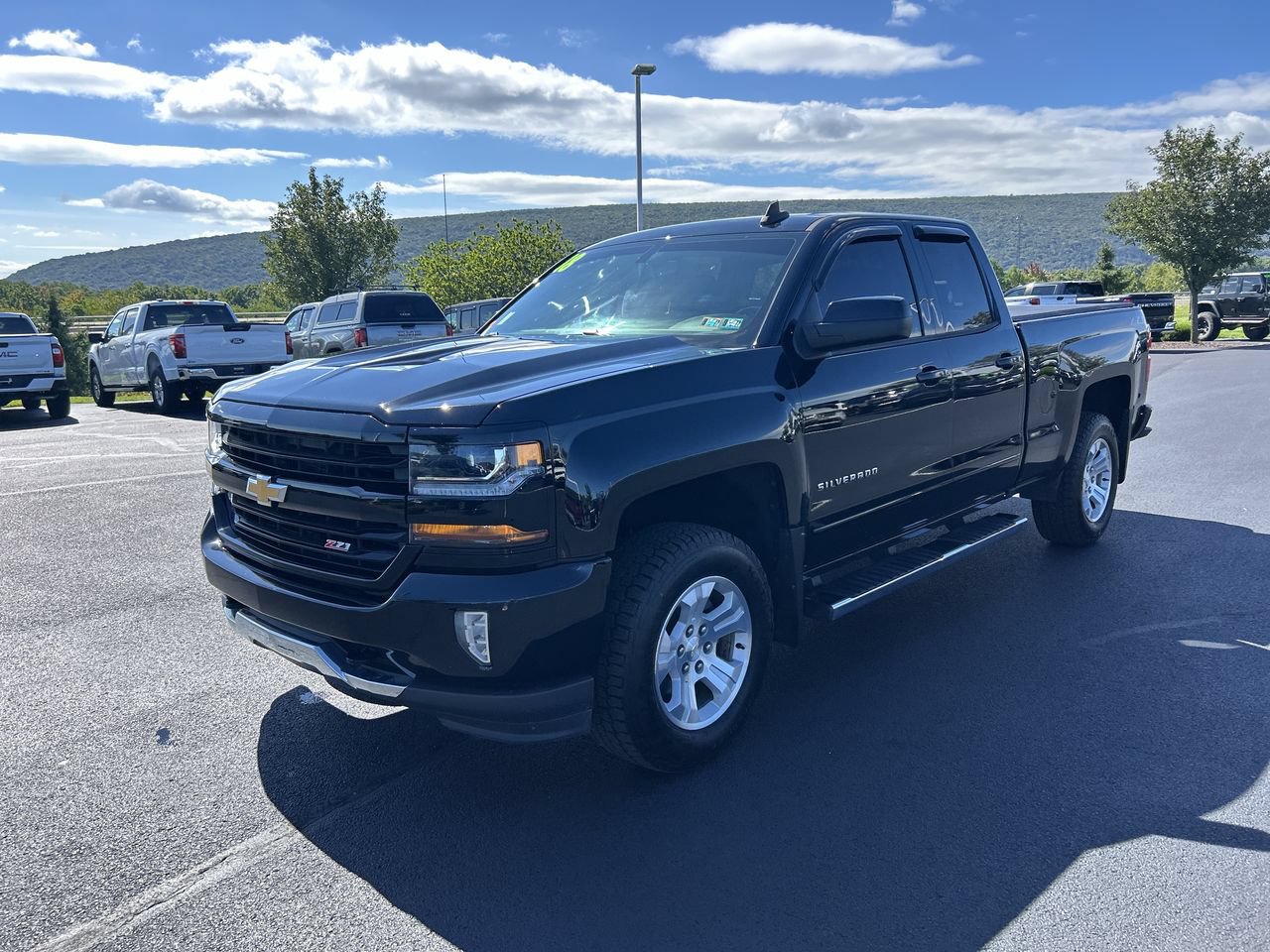 Used 2018 Chevrolet Silverado 1500 LT w/ All Star Edition AWD/4WD image 3