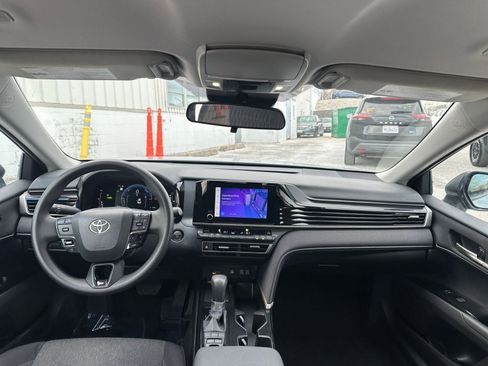 Used 2025 Toyota Camry LE image 32