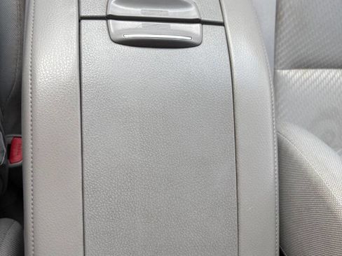 Used 2017 Toyota Highlander LE 4dr SUV (3.5L V6) image 22