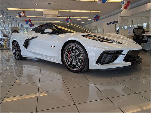 Used 2023 Chevrolet Corvette Stingray Premium Conv w/ Z51 Performance Package RWD image 2