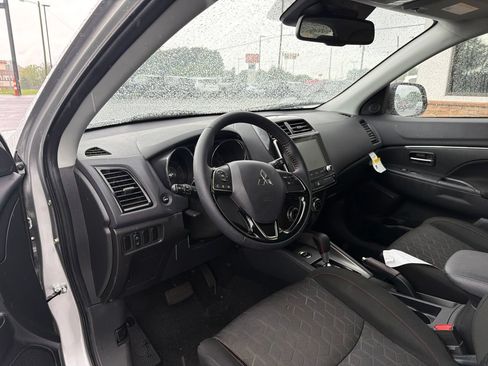 Used 2025 Mitsubishi Outlander Sport AWD image 4