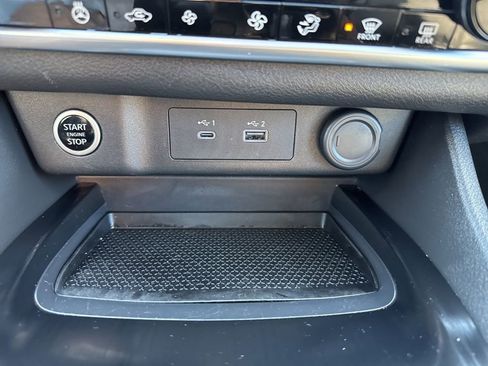 Used 2021 Nissan Rogue SV w/ Premium Package image 30