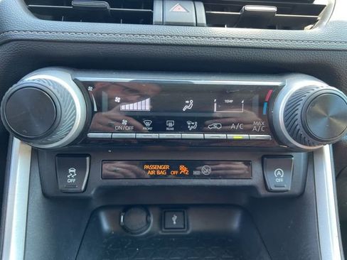 Used 2020 Toyota RAV4 LE w/ All Weather Liner Package AWD/4WD image 26