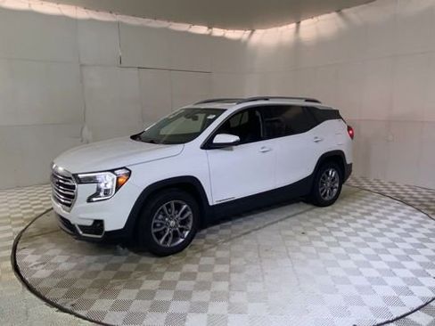 Used 2023 GMC Terrain SLT FWD image 7