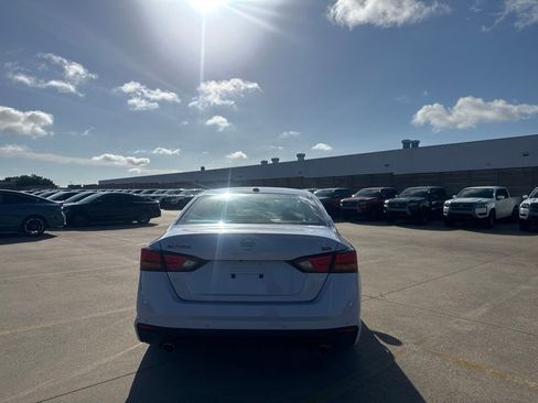 Certified 2025 Nissan Altima 2.5 SR FWD image 19