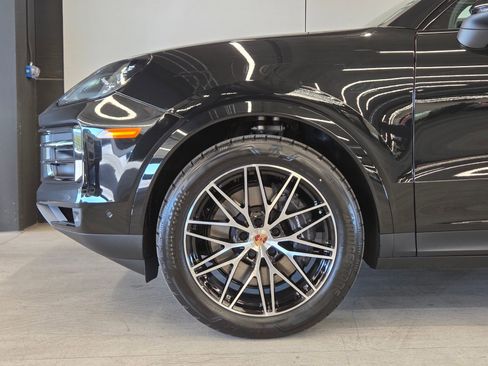 New 2026 Porsche Cayenne Base image 9