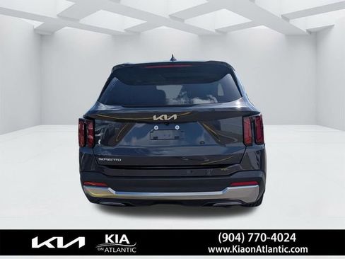 Used 2025 Kia Sorento EX w/ Panoramic Sunroof Package FWD image 4